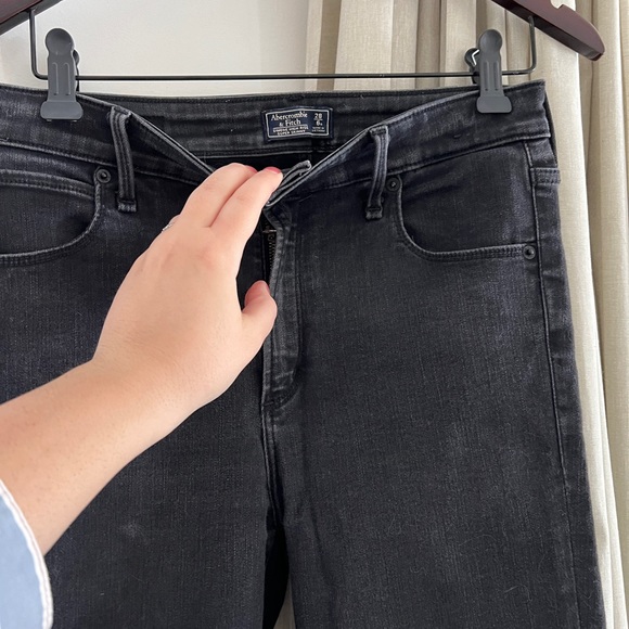 Abercrombie jeans - Picture 2 of 3